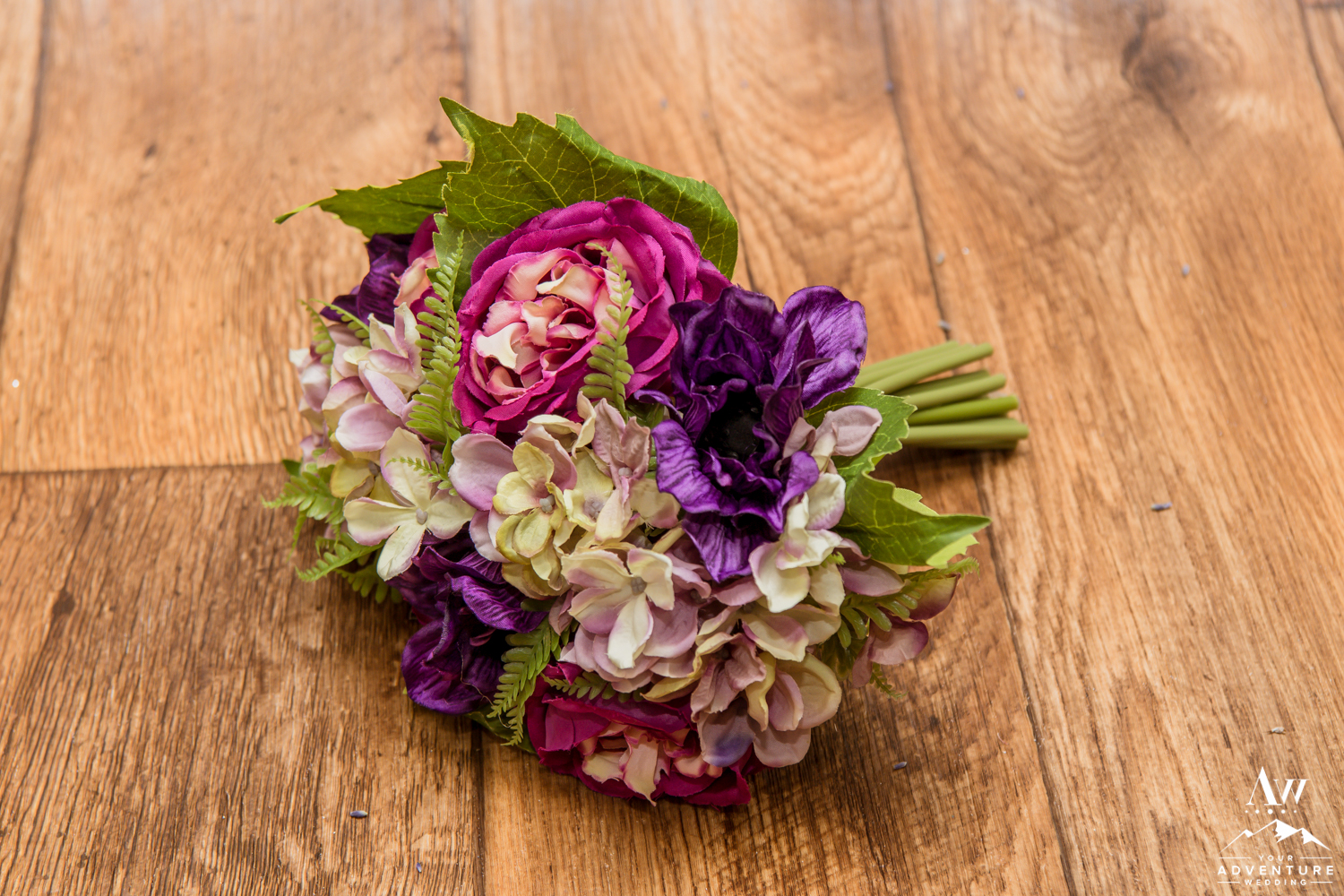 iceland-wedding-rental-wedding-bouquet