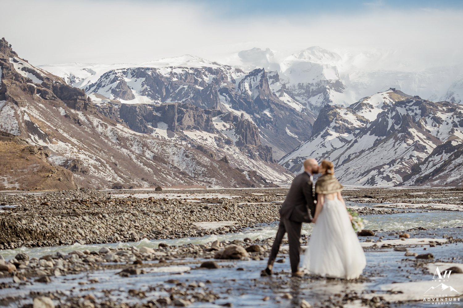 Couple kissing on Iceland Elopement in Thorsmork
