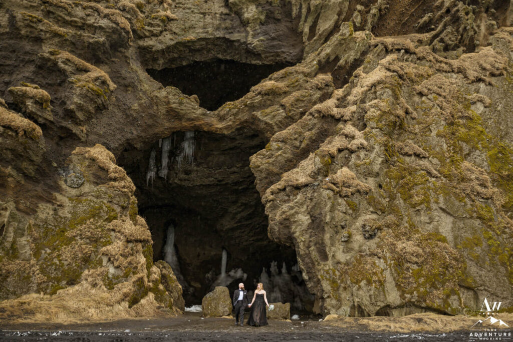 Iceland Wedding Couple in front of Yoda Cave