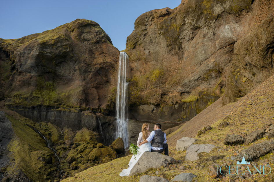 Dynamic Elopement in South Iceland