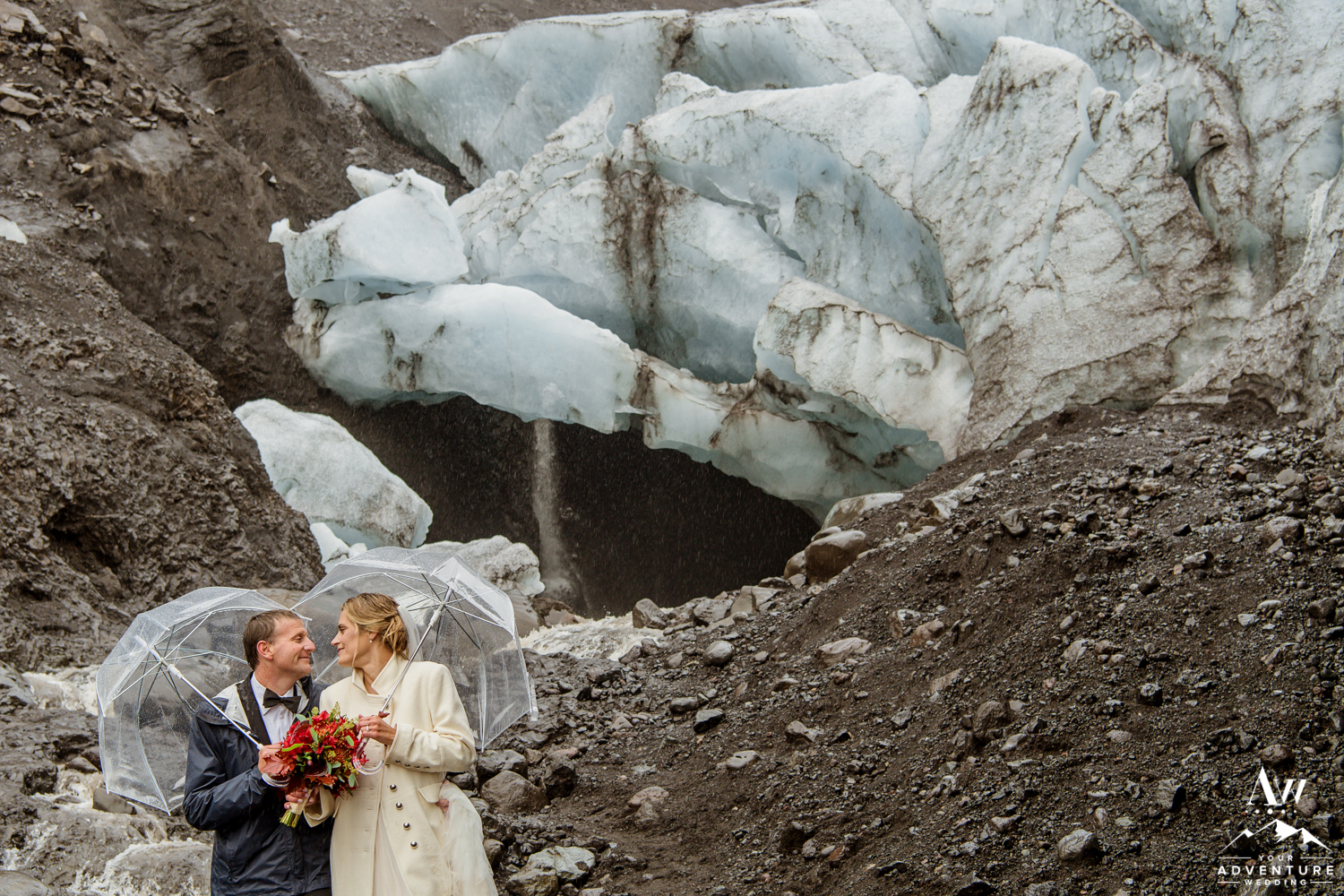 adventure-wedding-iceland-ice-cave-wedding-planner-10