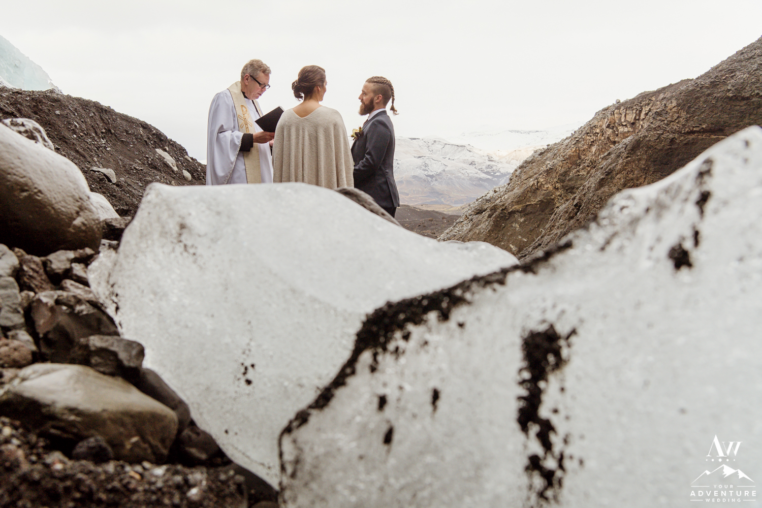 iceland-elopement-photographer-iceland-wedding-planner-12