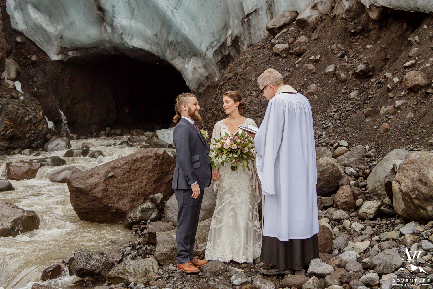 iceland-elopement-photographer-iceland-wedding-planner-14