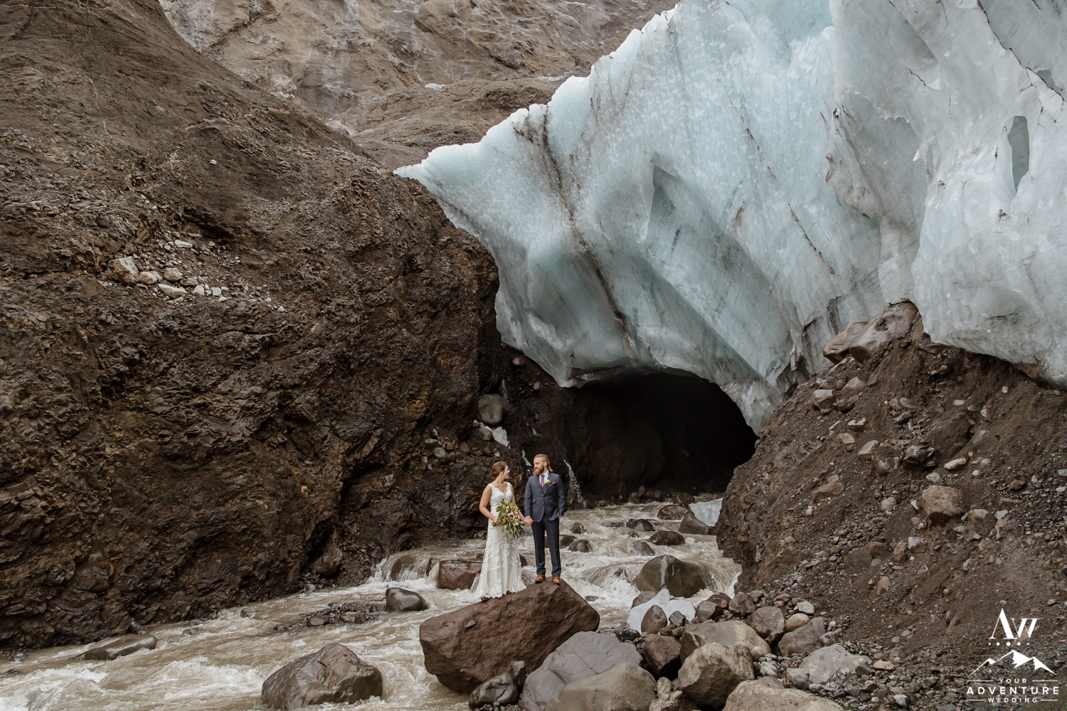 iceland-ice-cave-elopement