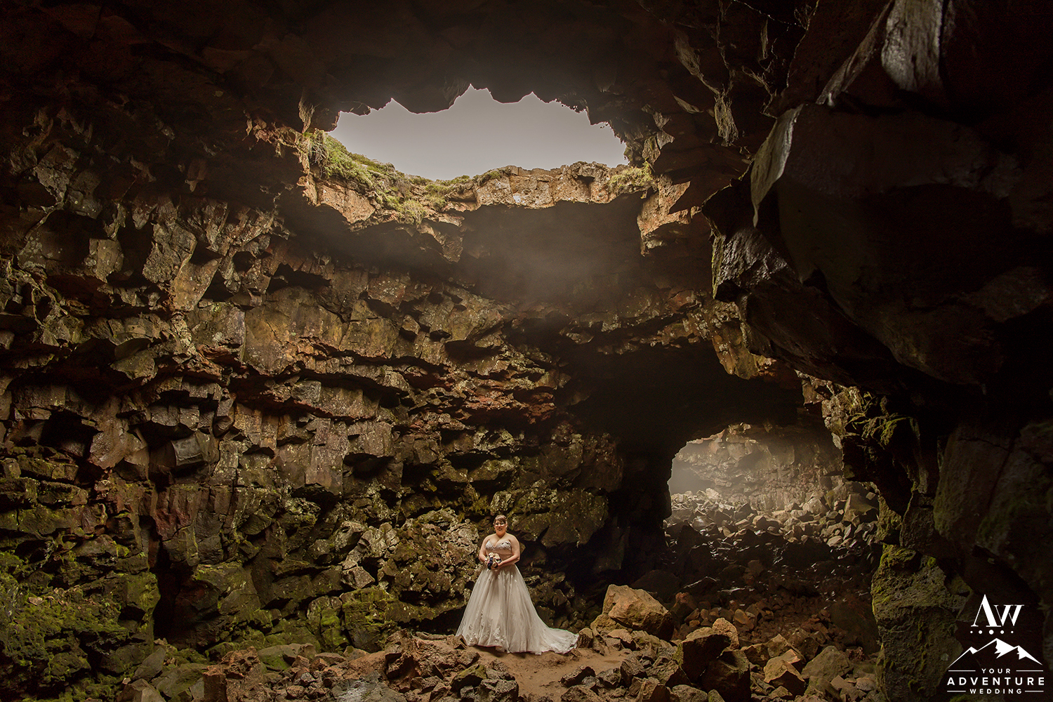 iceland-wedding-photographer-cave-wedding-15